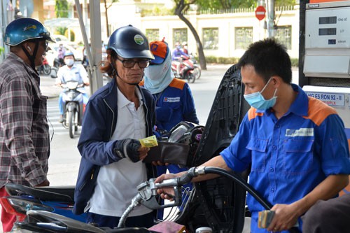 Chưa phải lúc tăng thuế môi trường xăng dầu